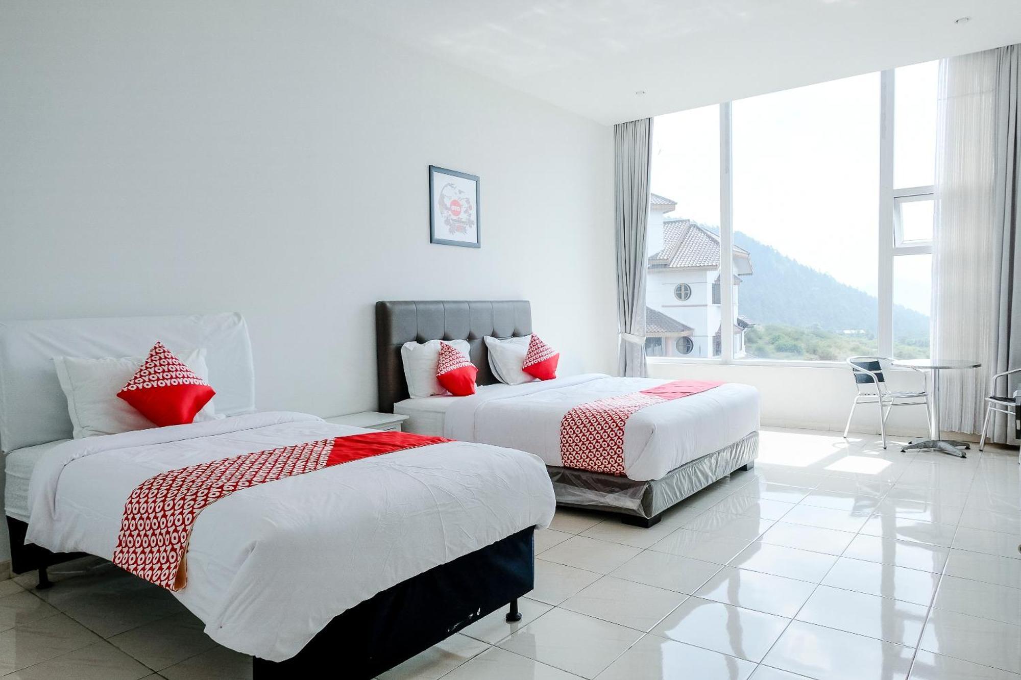 Oyo 1194 Villa Bukit Panderman Residence Бату Экстерьер фото