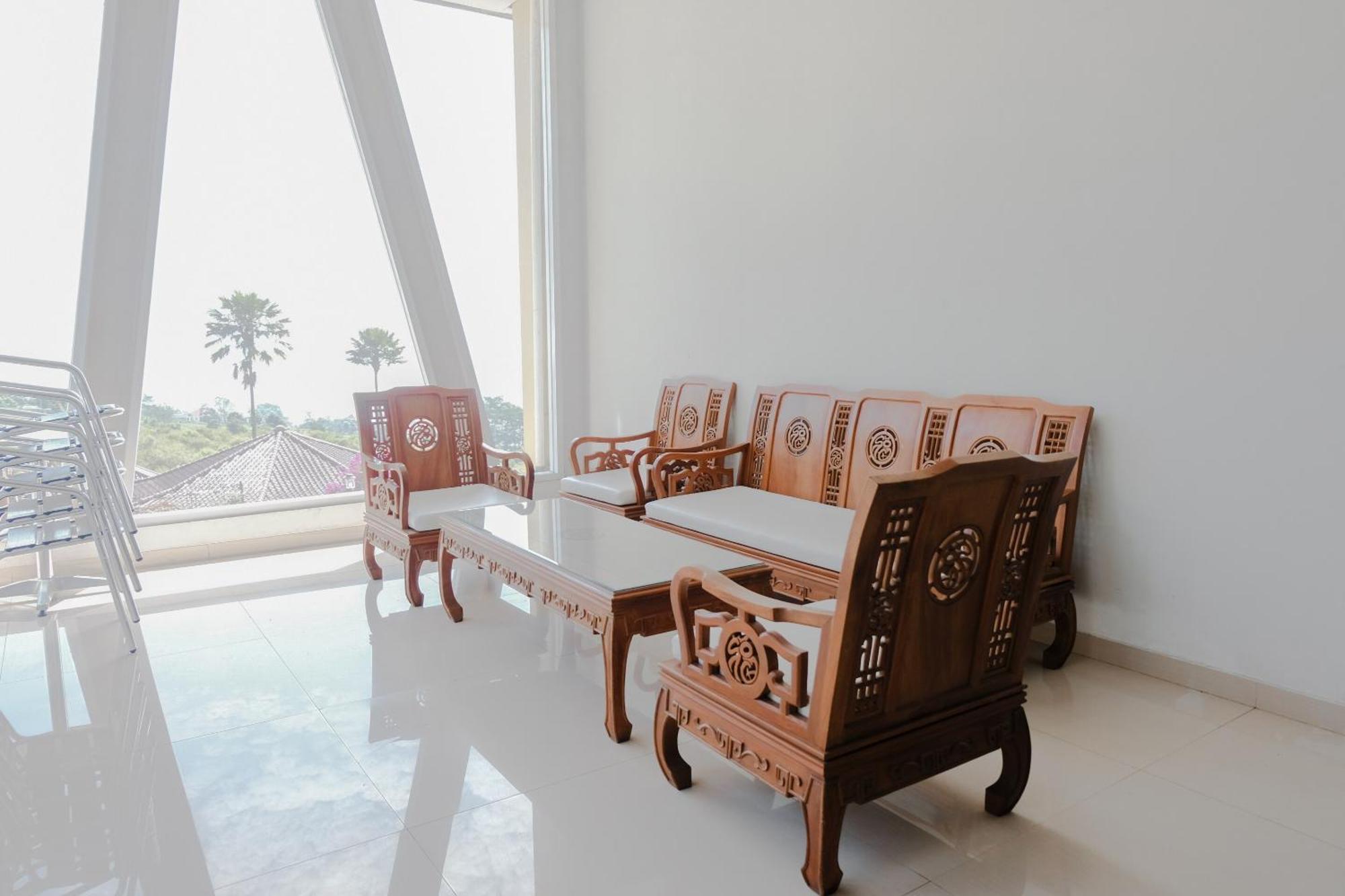 Oyo 1194 Villa Bukit Panderman Residence Бату Экстерьер фото