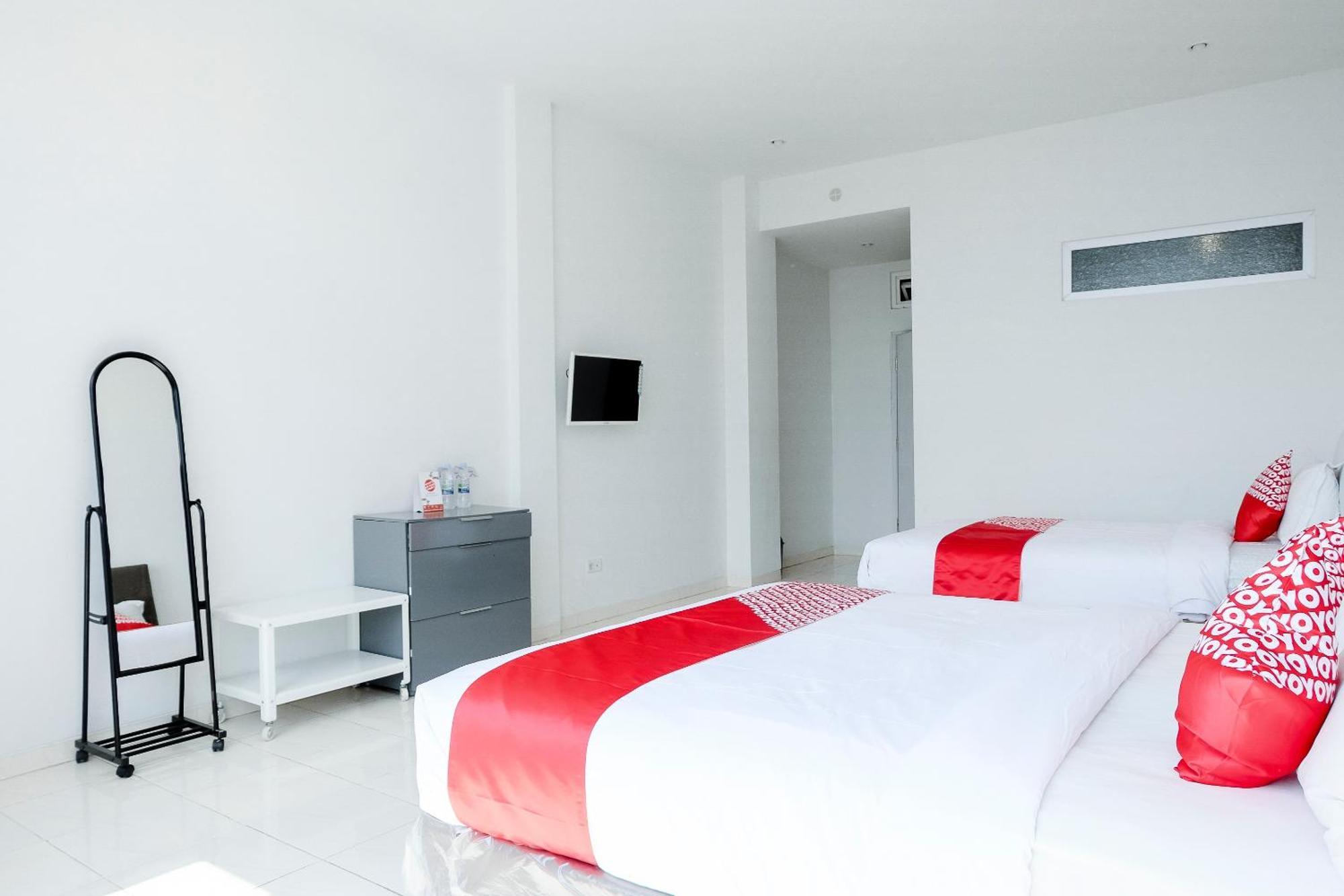 Oyo 1194 Villa Bukit Panderman Residence Бату Экстерьер фото