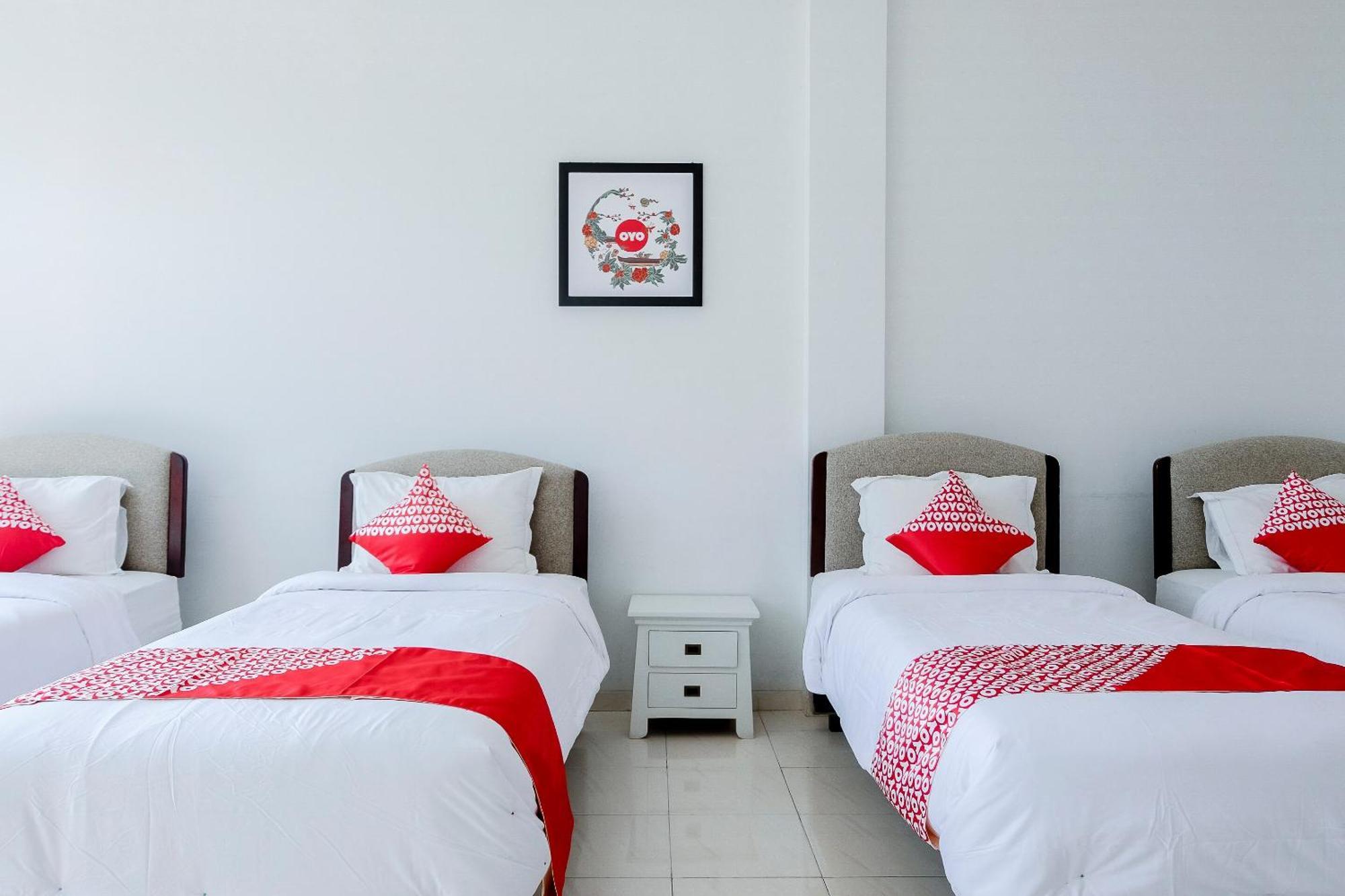 Oyo 1194 Villa Bukit Panderman Residence Бату Экстерьер фото