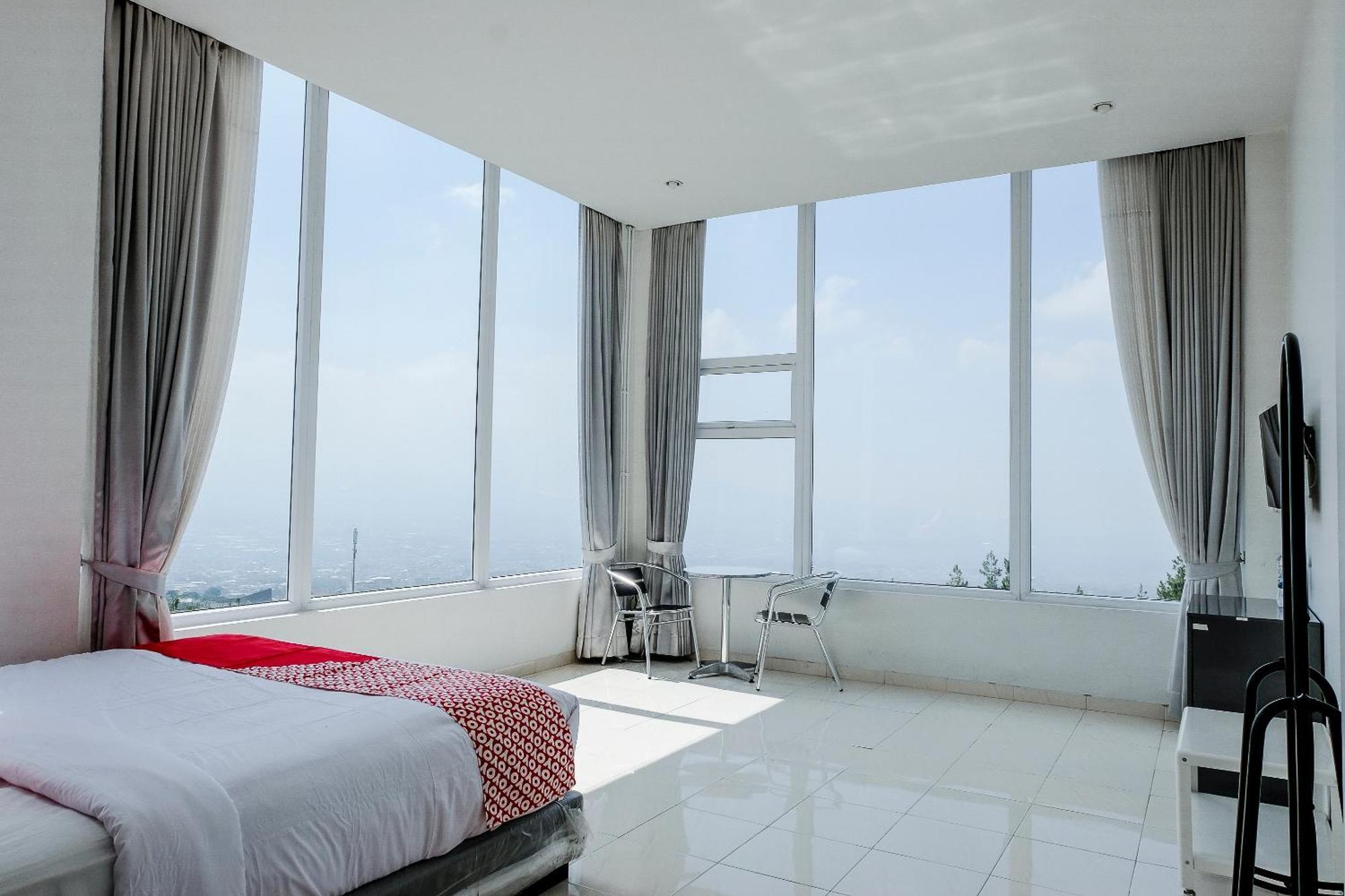 Oyo 1194 Villa Bukit Panderman Residence Бату Экстерьер фото