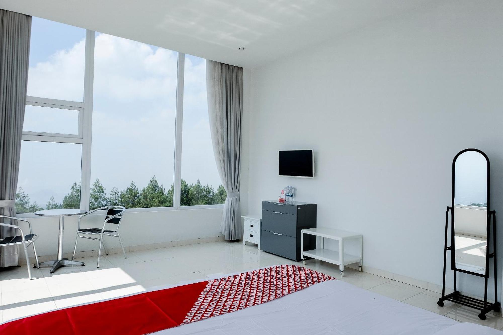 Oyo 1194 Villa Bukit Panderman Residence Бату Экстерьер фото