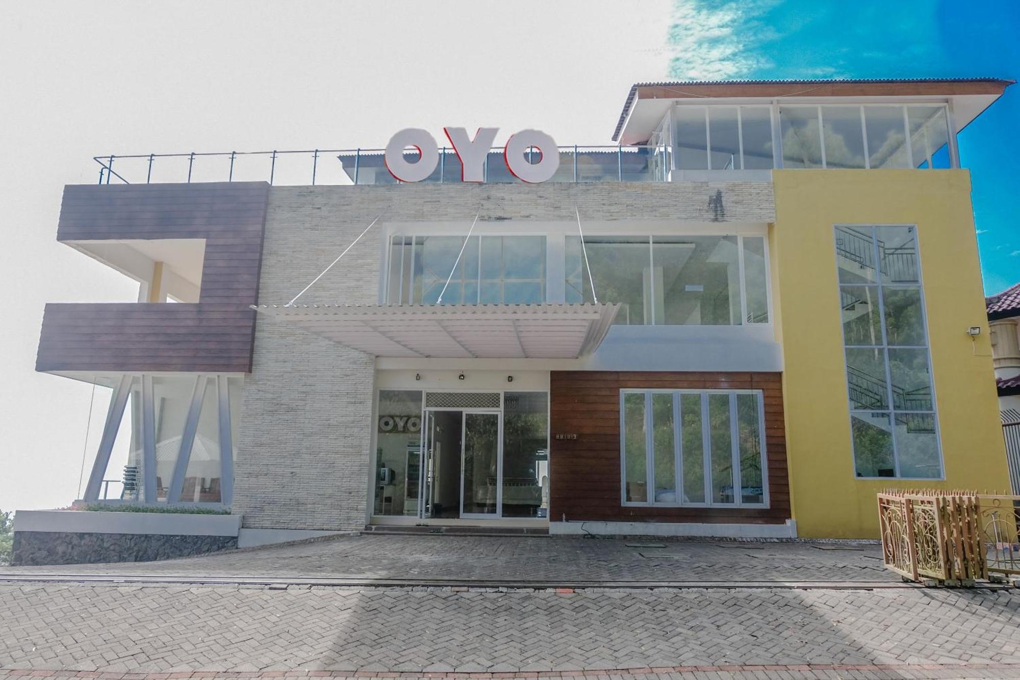 Oyo 1194 Villa Bukit Panderman Residence Бату Экстерьер фото