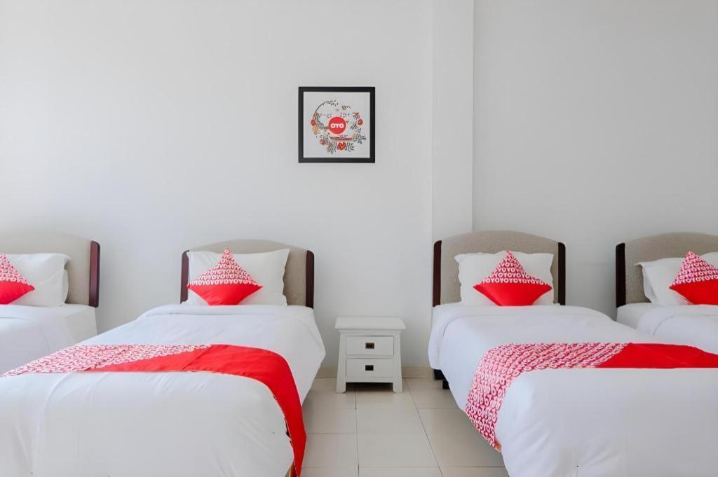 Oyo 1194 Villa Bukit Panderman Residence Бату Экстерьер фото