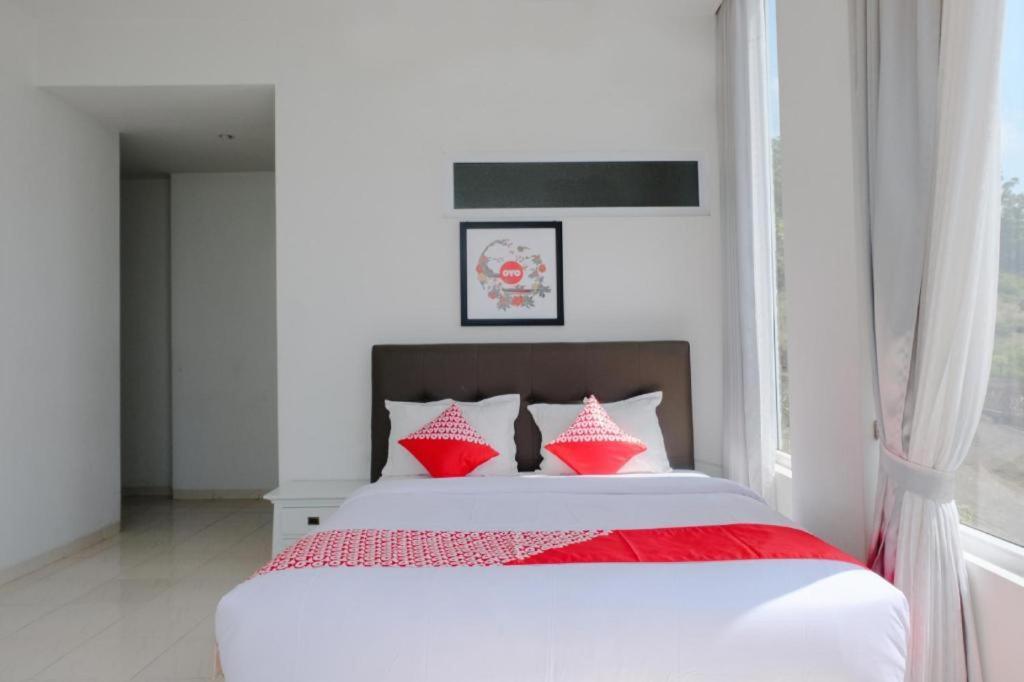 Oyo 1194 Villa Bukit Panderman Residence Бату Экстерьер фото