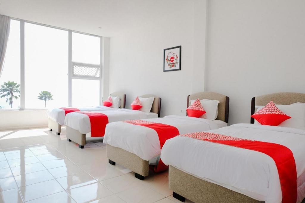 Oyo 1194 Villa Bukit Panderman Residence Бату Экстерьер фото