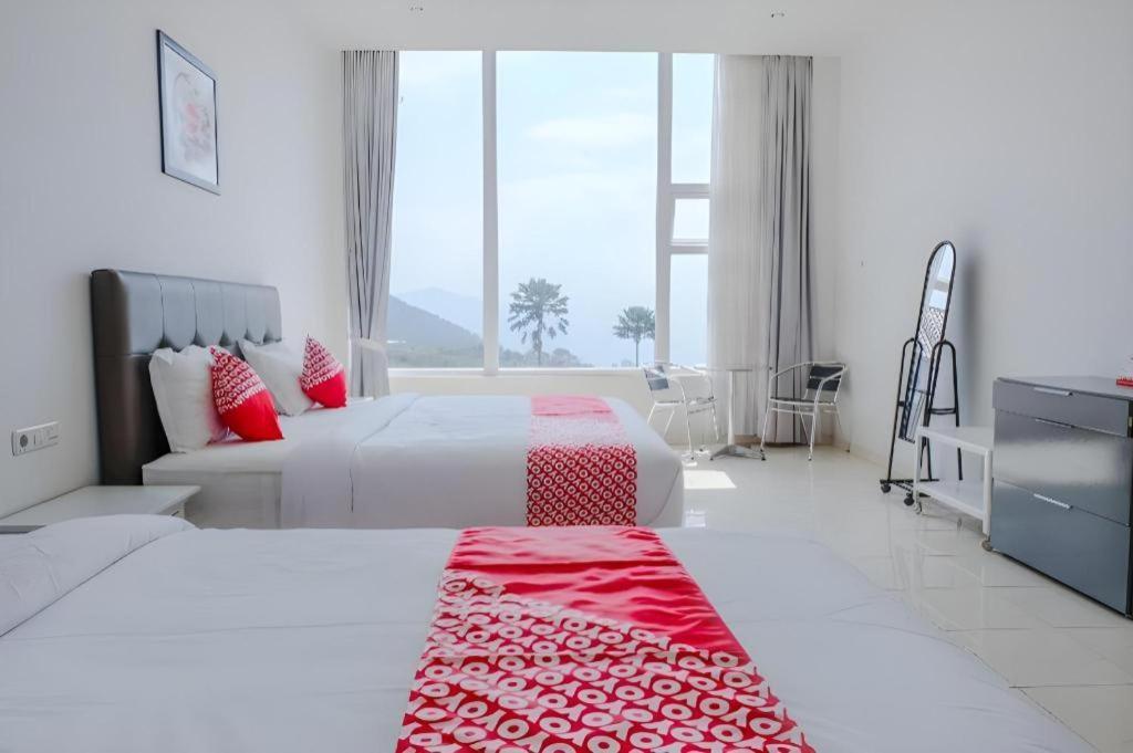 Oyo 1194 Villa Bukit Panderman Residence Бату Экстерьер фото